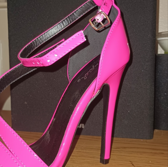 Hot pink ankle strap stilettoes - Picture 3 of 3